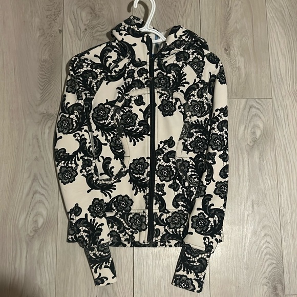 Lululemon black and white floral scuba - Picture 6 of 6
